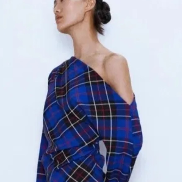Zara woman asymmetric top- Medium - Picture 10 of 13